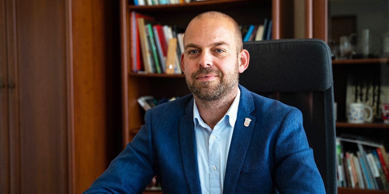 A jövő év is jelentős fejlesztéseket hoz - interjú dr. Fetter Ádám polgármesterrel