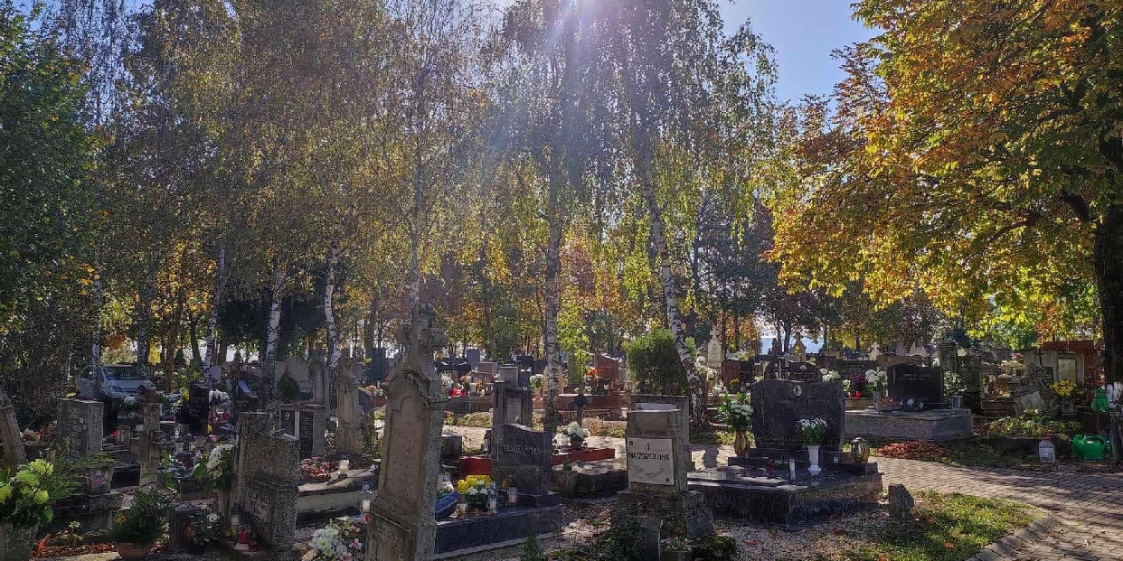 Megkezdődnek a temetői sírhelyrendezési munkálatok