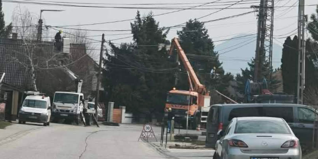Villanyoszlopcsere zajlik több utcában