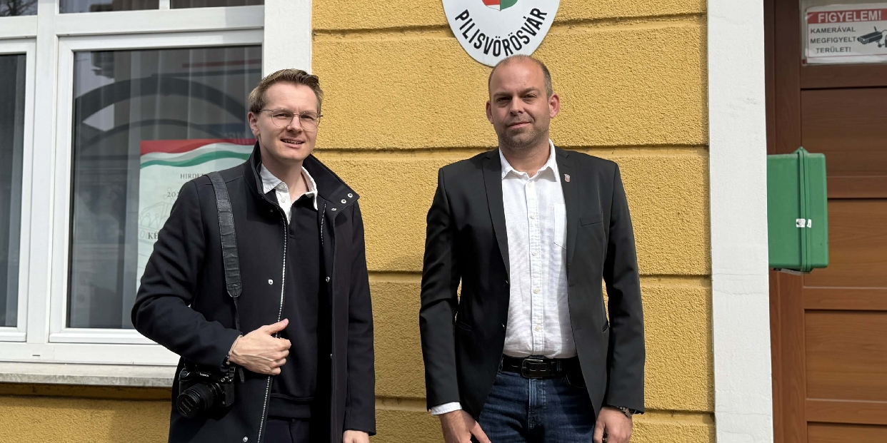 Nemzetközileg elismert újságíró készített riportot Fetter Ádám polgármesterrel