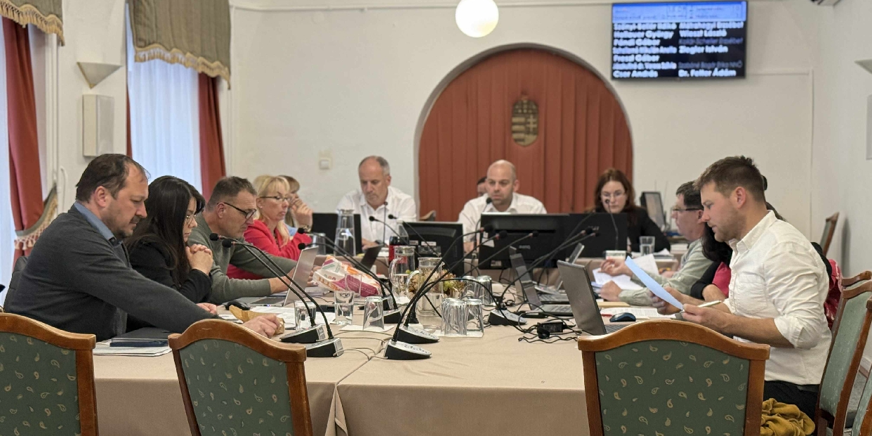 Rendkívüli testületi ülés lesz ma délután Vörösváron