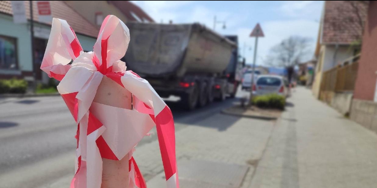 Parkolási korlátozás takarítás miatt a 10-es főúton