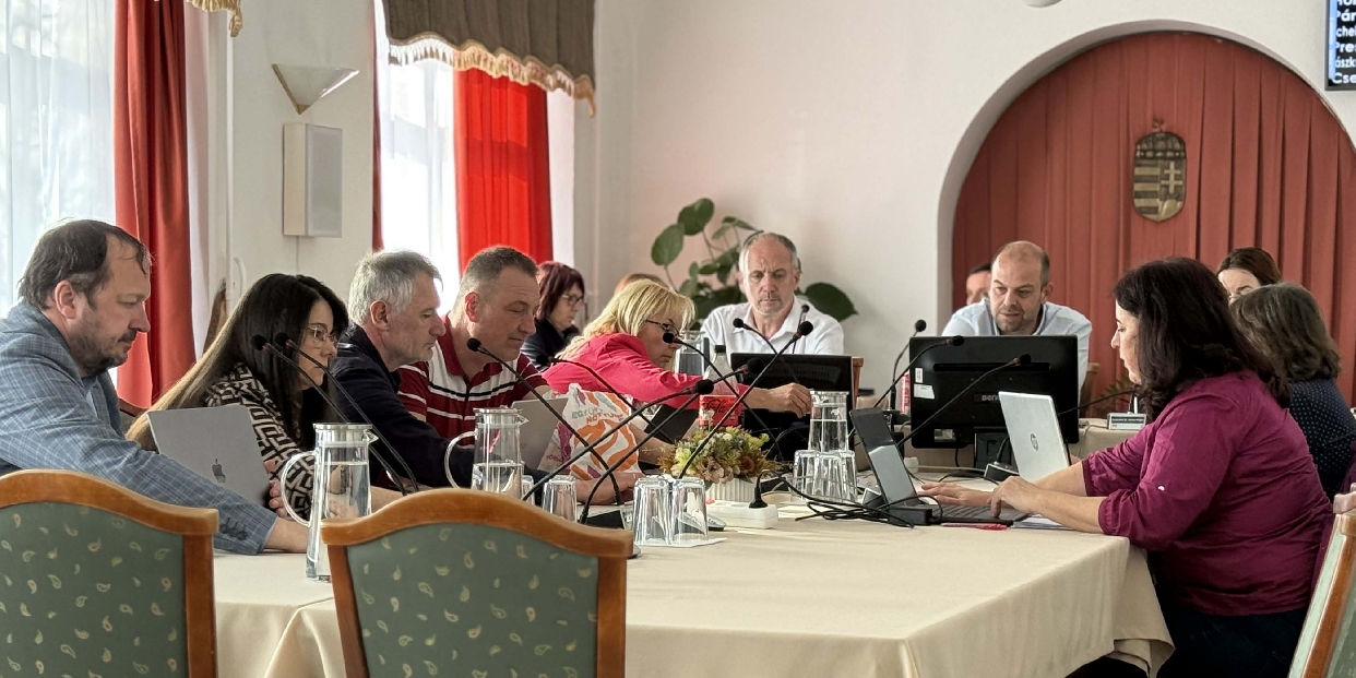 Képviselő-testületi ülést tartunk csütörtök délután Vörösváron - meghívó