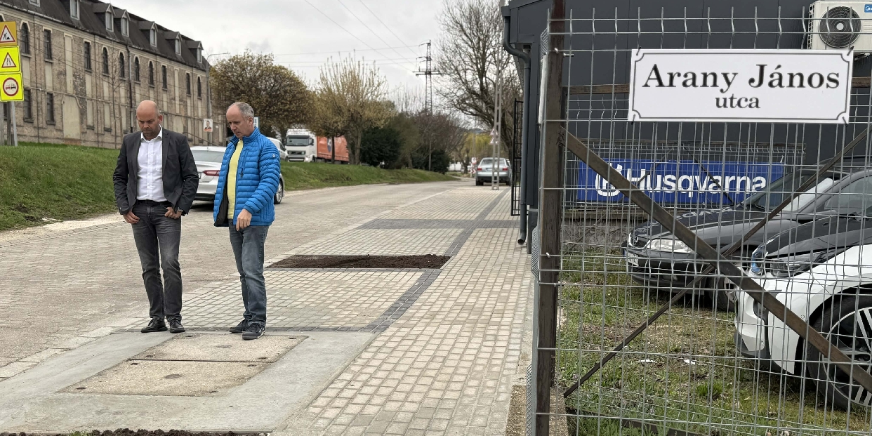 Új járda épült a Budai szervizúton