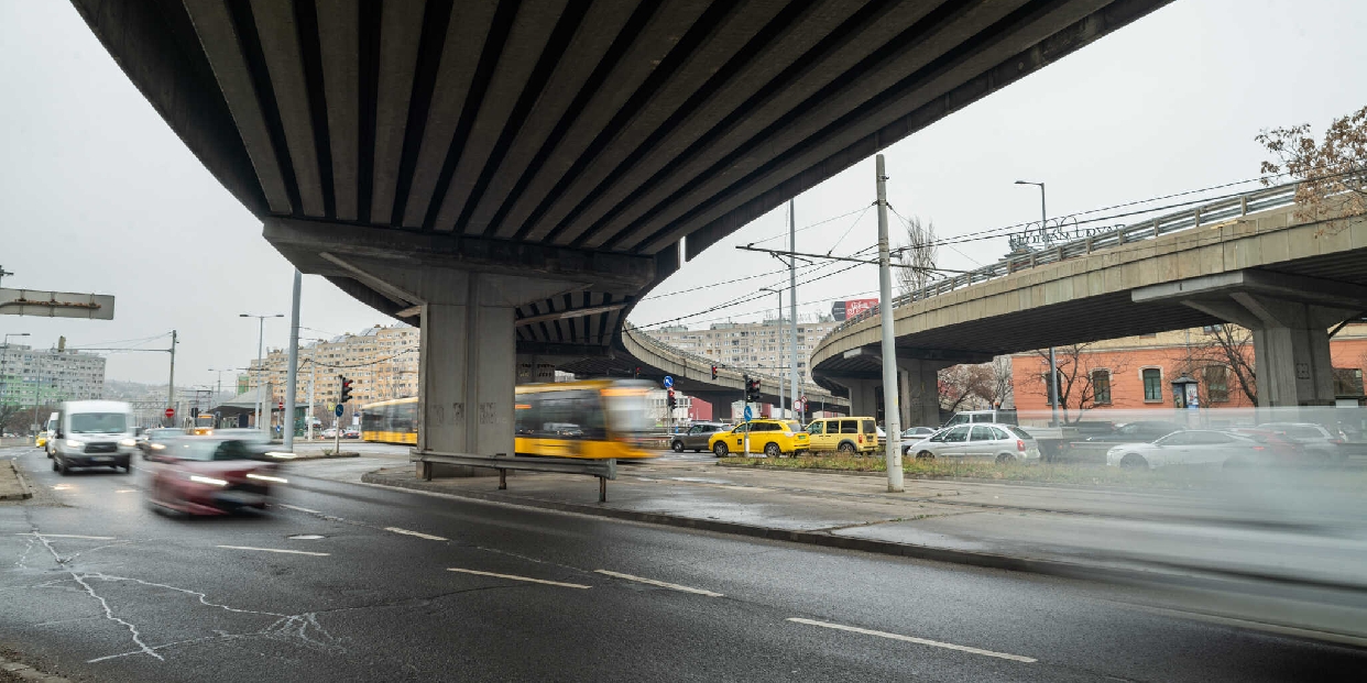 Hétfőtől burkolatjavítás kezdődik a Pacsirtamező utcában és az Árpád híd felhajtóin