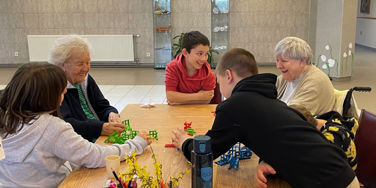 Kapcsolódások generációkon át – harmadikos diákok a Szent Erzsébet Otthonban