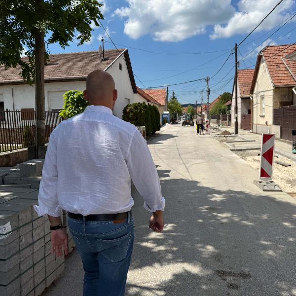 Városvezetői helyzetjelentés a Dózsa György utcából