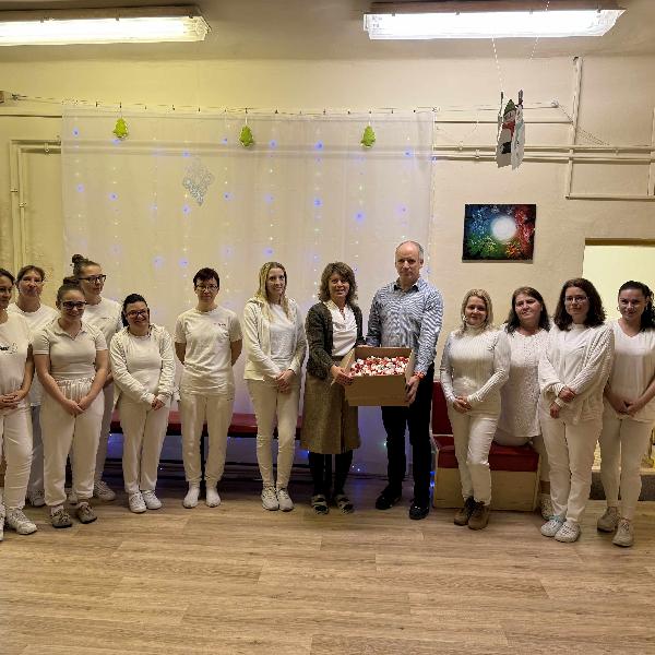 230 kiló szaloncukrot kaptak a vörösvári intézmények