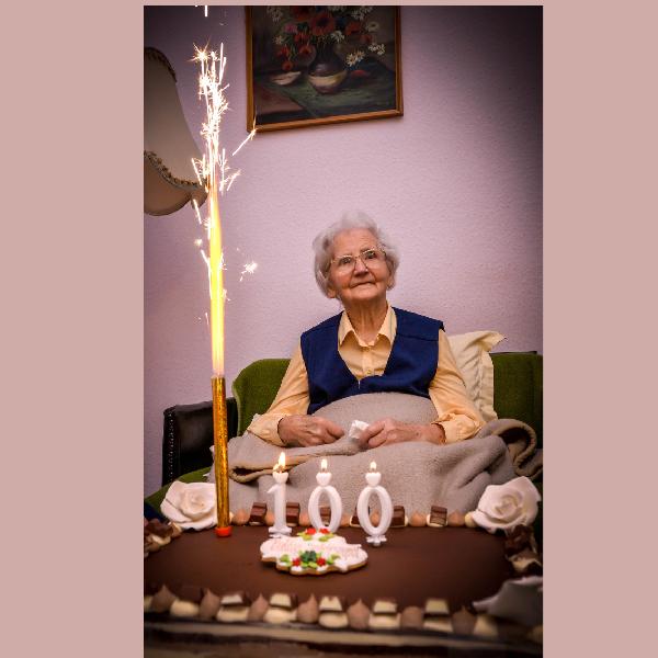 100. születésnapját ünnepelte Herbszt Jánosné, Annus néni