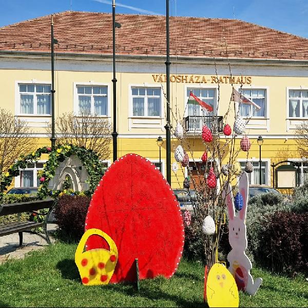 Áldott, békés húsvéti ünnepeket kívánunk Pilisvörösvár minden lakójának!
