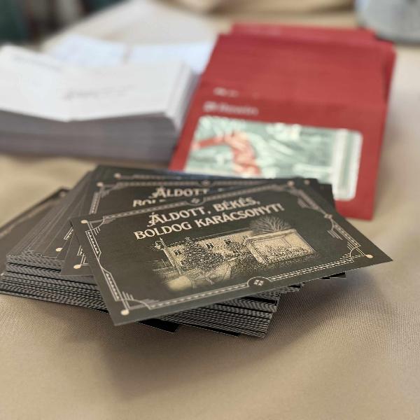 Karácsonyi ajándékutalvány átvétele a Polgármesteri Hivatalban