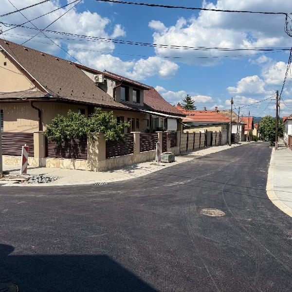 Elkészült az aszfaltozás a Dózsa György utca felújításának első két szakaszán