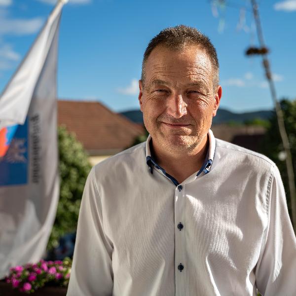 Közvetlen jelenlét, folyamatos segítségnyújtás - bemutatkozik Hollauer György