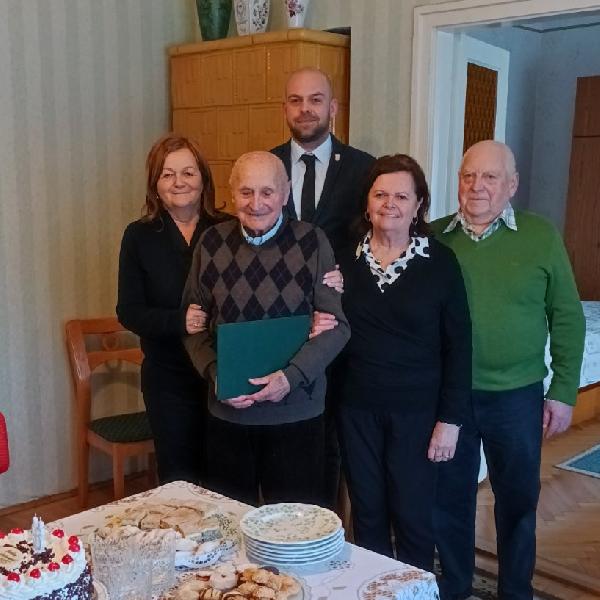 Szauer Mátyást 95. születésnapja alkalmából köszöntötte a polgármester