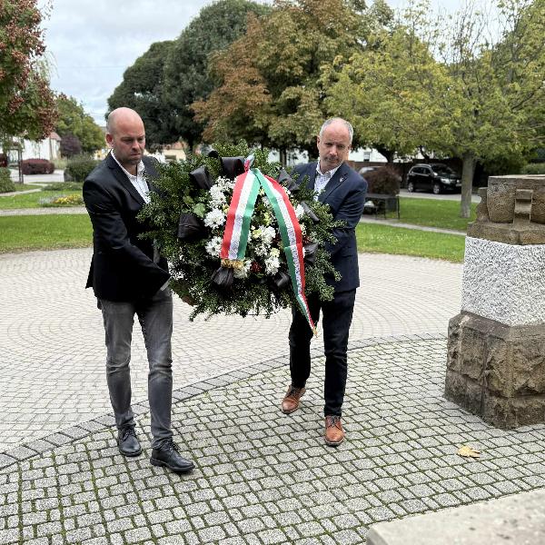 Tisztelet az aradi vértanúknak