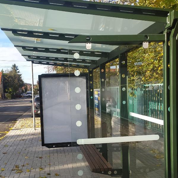 Áthelyezik a buszmegállót a Művészetek Háza előtt