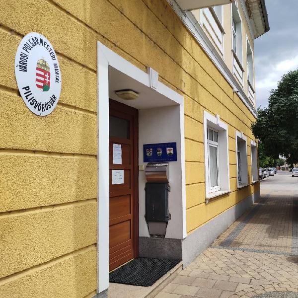 Nyitva a Hivatal