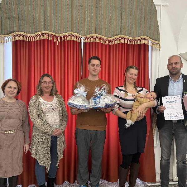 Kiakadt a napi cukiságmérő: átadtuk a 450. babacsomagot