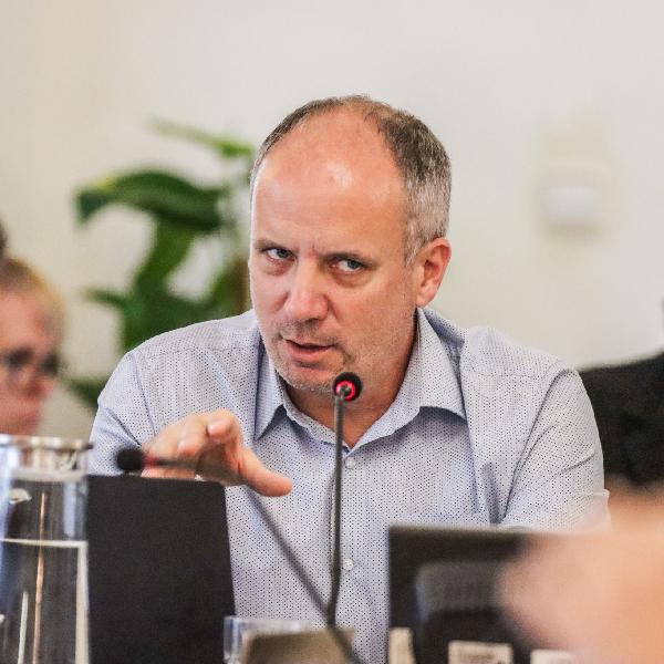 Képviselő-testületi ülést tartanak szerda reggel Vörösváron