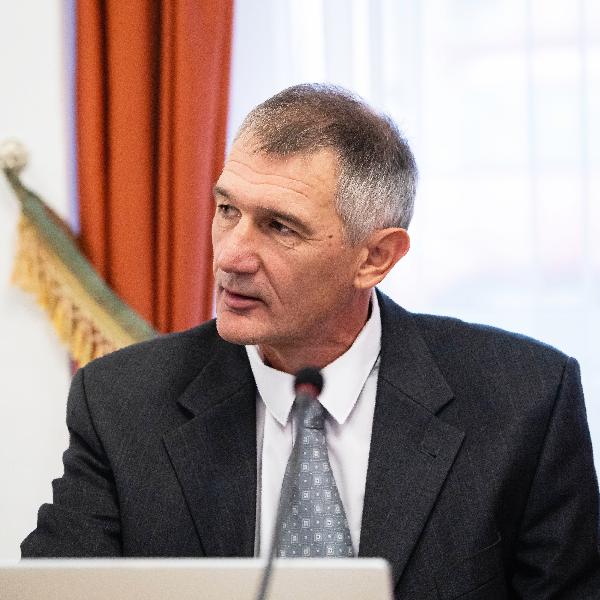 Ember a közösségért 