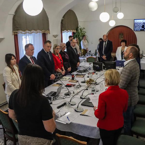 11 fővel folytatja a munkát Pilisvörösvár Képviselő-testülete